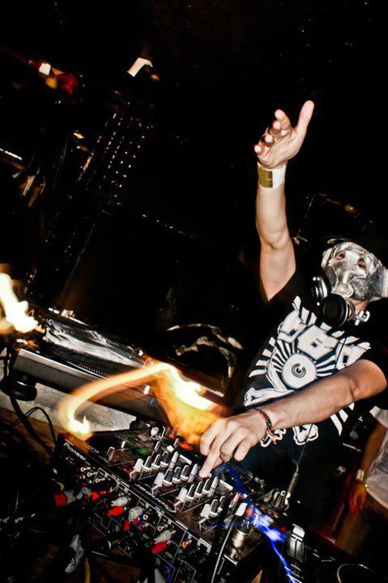 PromethaZane's tweet image. All of y’all aspiring DJs don’t forget where you got your dance moves from @FuntCaseUK