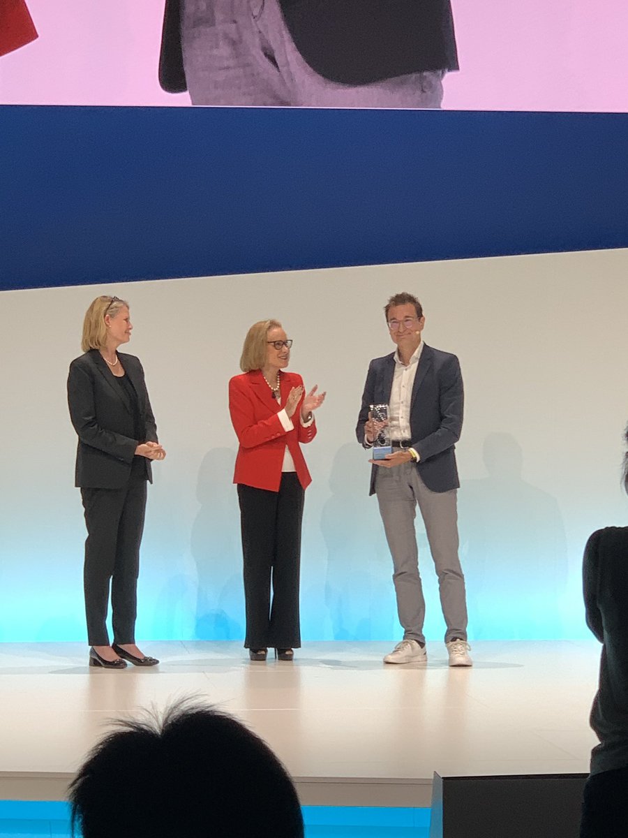 gasb_synbio's tweet photo. Congratulations to our Advisory Board member and long time supporter @erblabs (@mpi_marburg ) for receiving the @FutureInsight Prize 2022. A well deserved award for his outstanding #SynBio research in the context of CO2 fixation. #CURIOUS2022 https://t.co/1TE9VLWOEH
