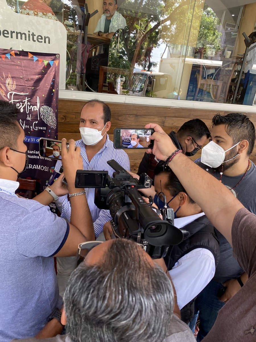EDSONDJ1's tweet photo. Siempre es un gusto conversar con los medios de comunicación 
Gracias por sus atenciones https://t.co/WvLlxJPDc4