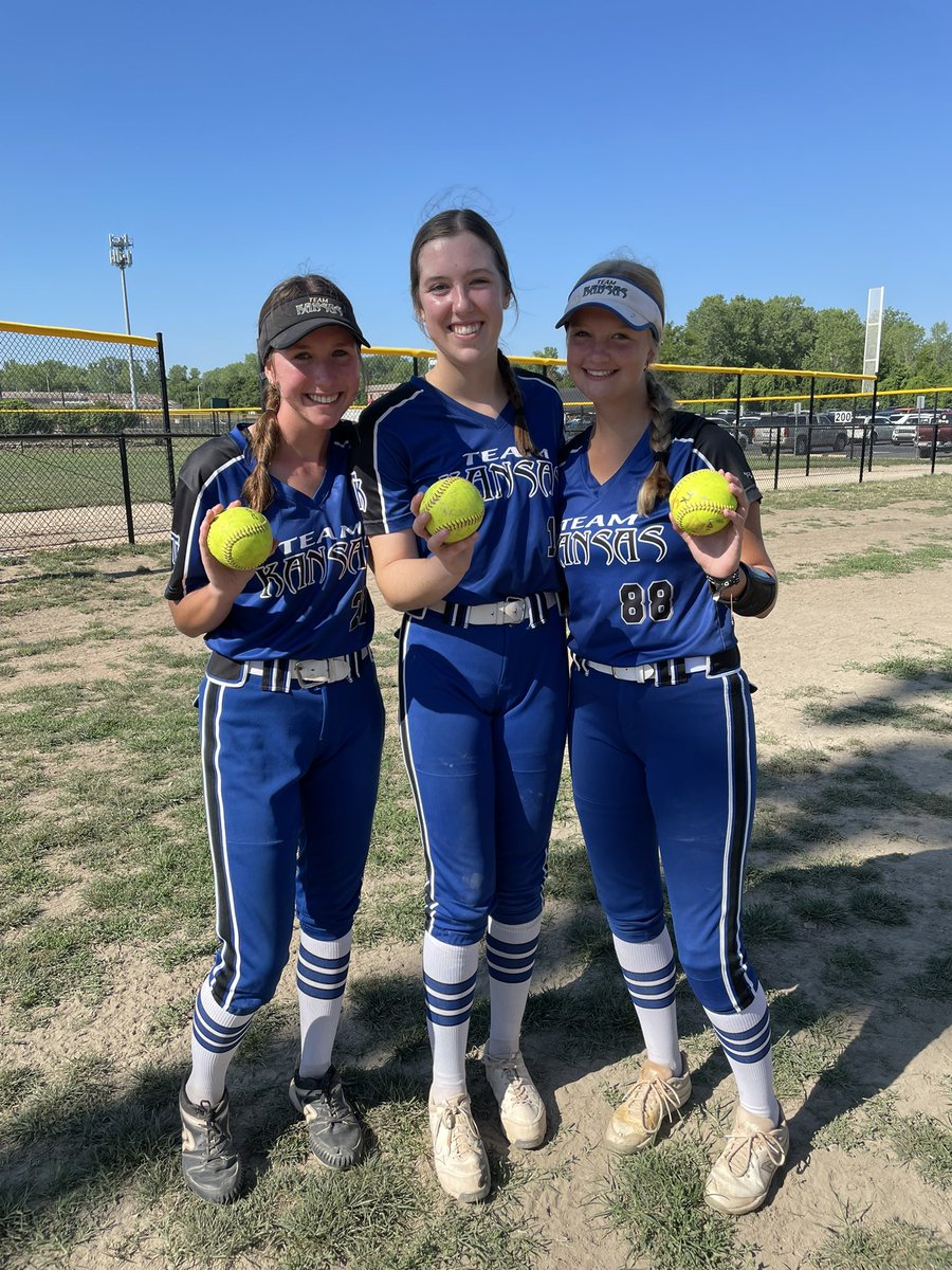 💣💣 squad from this past weekend’s Perfect Game Elite A tournament. Great job ladies!