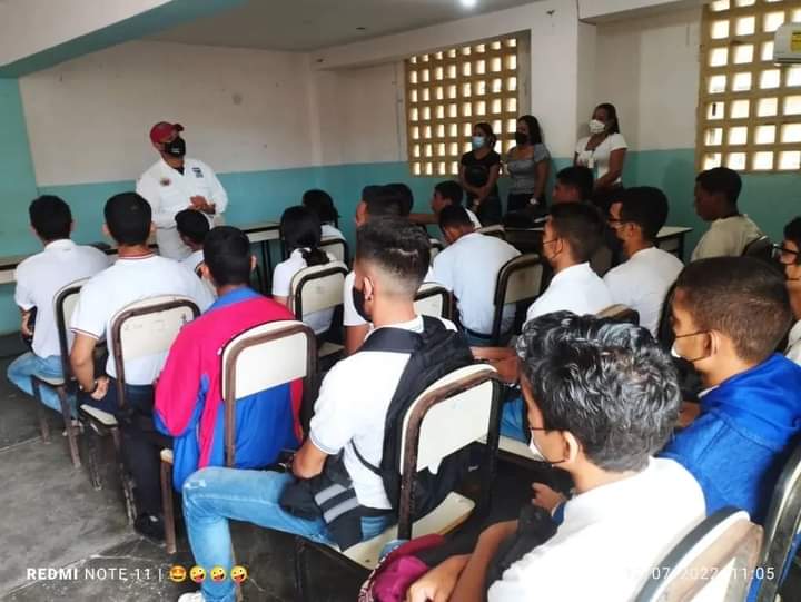 VasypcUnefa's tweet photo. 📌#VASyPCTeInforma
Las coordinaciones Cultura y AIE del Núcleo Sucre Ext. Carúpano organizaron un conservatorio sobre el Bullying, dirigido por el Sociólogo José Villarroel a los estudiantes de las diferentes carreras
#UnefaActiva https://t.co/aDAnprCBYB