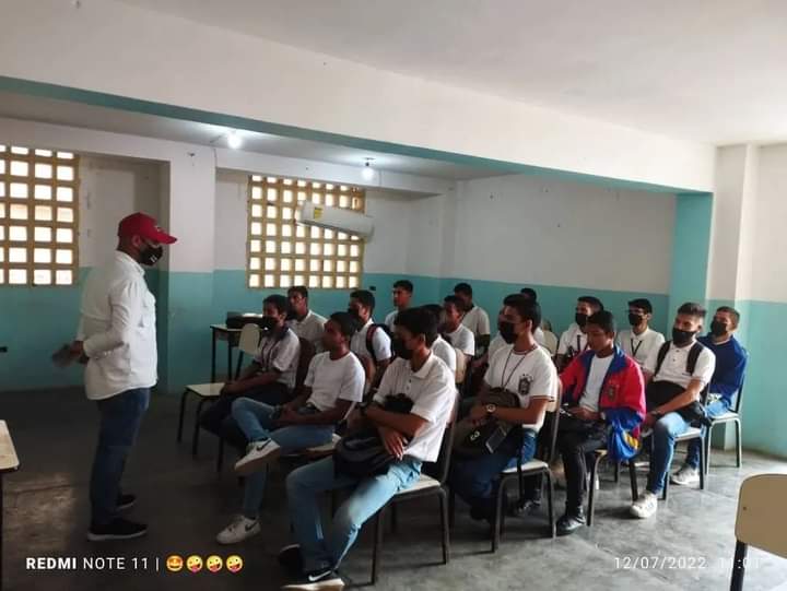 VasypcUnefa's tweet photo. 📌#VASyPCTeInforma
Las coordinaciones Cultura y AIE del Núcleo Sucre Ext. Carúpano organizaron un conservatorio sobre el Bullying, dirigido por el Sociólogo José Villarroel a los estudiantes de las diferentes carreras
#UnefaActiva https://t.co/aDAnprCBYB