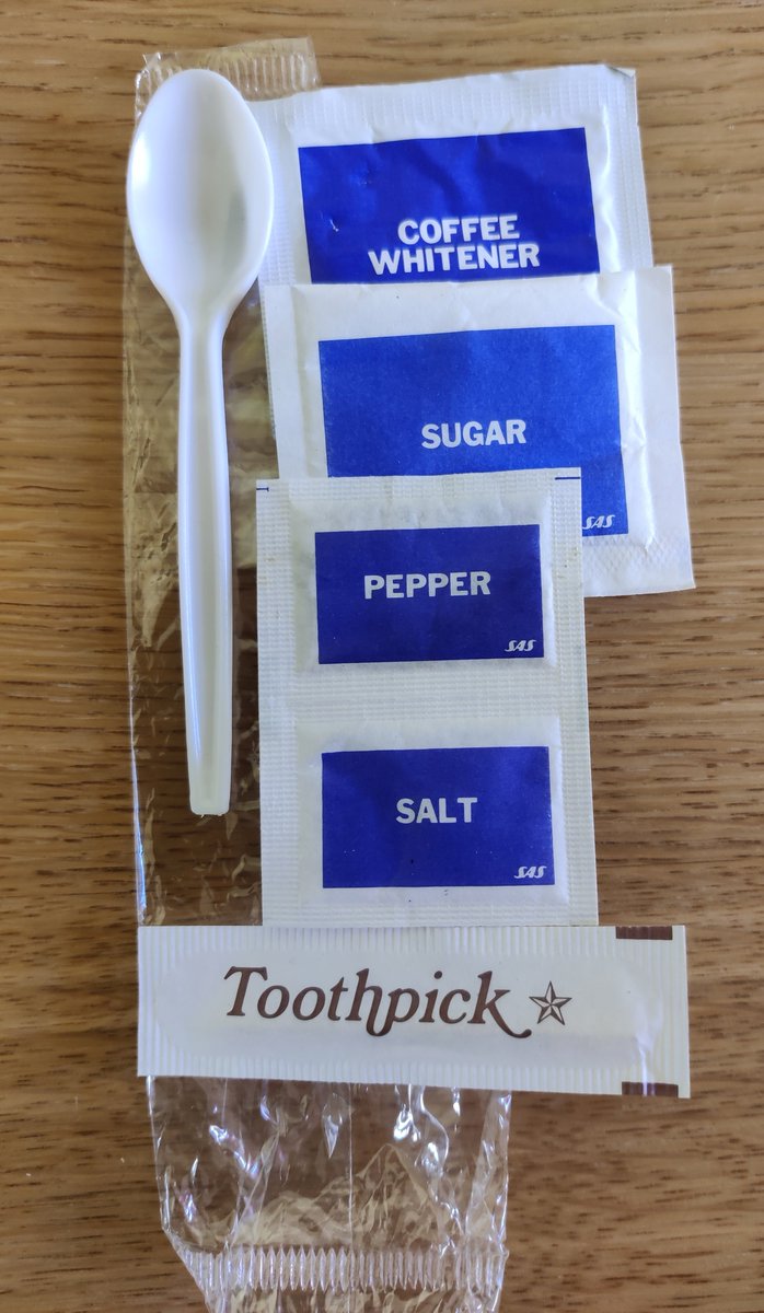 BenedicteLene's tweet photo. Noen som er interessert i kaffefløte, sukker, salt, pepper, tannpirker og plastskje fra en flytur med #SAS på -80- tallet 😬
Det var den gang vi tok vare på absolutt alt.
#gamledager #nostalgi https://t.co/6odCCLxyBX