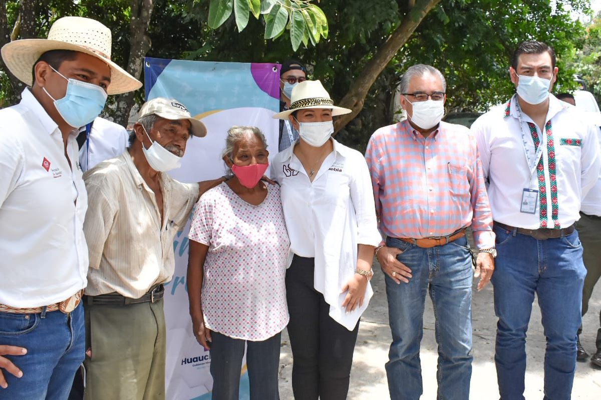 El día de ayer también asistimos a la supervisión de acciones de vivienda con la <a href="/Bienestar_Pue/">Secretaría de Bienestar</a>, <a href="/LizSanchezSM/">Liz Sánchez</a> del "Programa Estatal de Cuartos Dormitorio y Cuartos para Baño" en la casa de Don Ceferino Sánchez García.