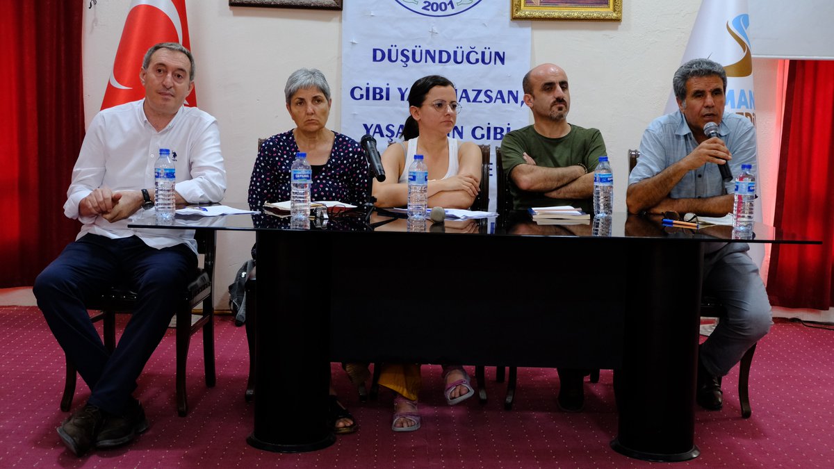 DernegiSamandag's tweet photo. SYKP MYK Üyesi Cansel Aslan'ın moderatörlüğünde SYKP Eş Genel Bşk. Cavit Uğur, HDP Eş Genel Bşk. Yrd. Tuncer Bakırhan, EMEP Genel Bşk. Yrd. Selma Gürkan ve SMF Sözcüsü Mahir Gürz'ün katılımıyla gerçekleştirdiğimiz "Demokrasi İttifakı ve Üçüncü Yolun İnşaası" paneli devam ediyor. https://t.co/hmKU1oyiGU