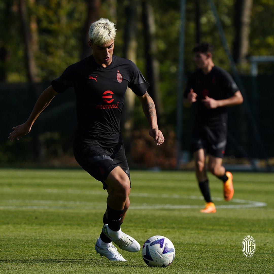 acmilan's tweet photo. 😍😍😍

#SempreMilan https://t.co/INGMK7vjf0