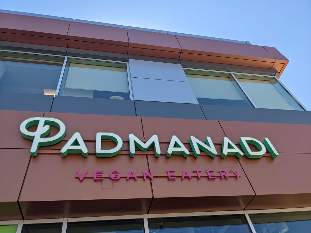 Padmanadi is arguably the best spot for Vegan / Vegetarian Asian cuisine in Edmonton, yes??? I mean, it's won numerous awards saying so, lol. This family-owned eatery has been serving up unmatched Indonesian, Chinese, Thai and Indian plant-based dishes for 16+ yrs. #yeg #yegfood