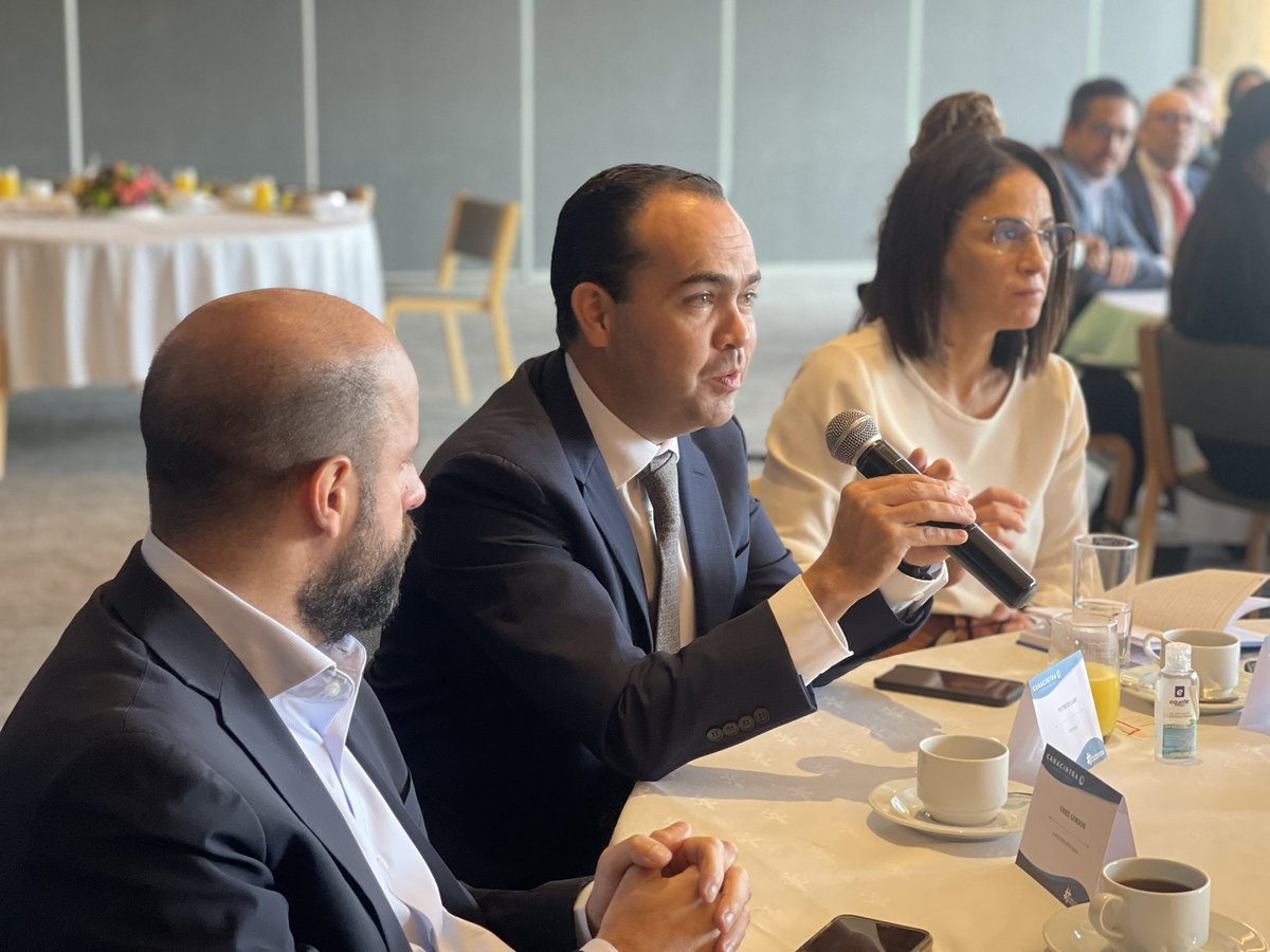 celcanacintra's tweet photo. Conversamos en nuestra sesión del día de hoy con el Dip. @rubenmoreiravdz, Pdte. de la JUCOPO de la @Mx_Diputados. 

 Abordamos temas de interés de la industria nacional, acordamos que, mediante comunicación fluida, trabajaremos en coordinación. 🤝🏻 https://t.co/AzNghpu2jv