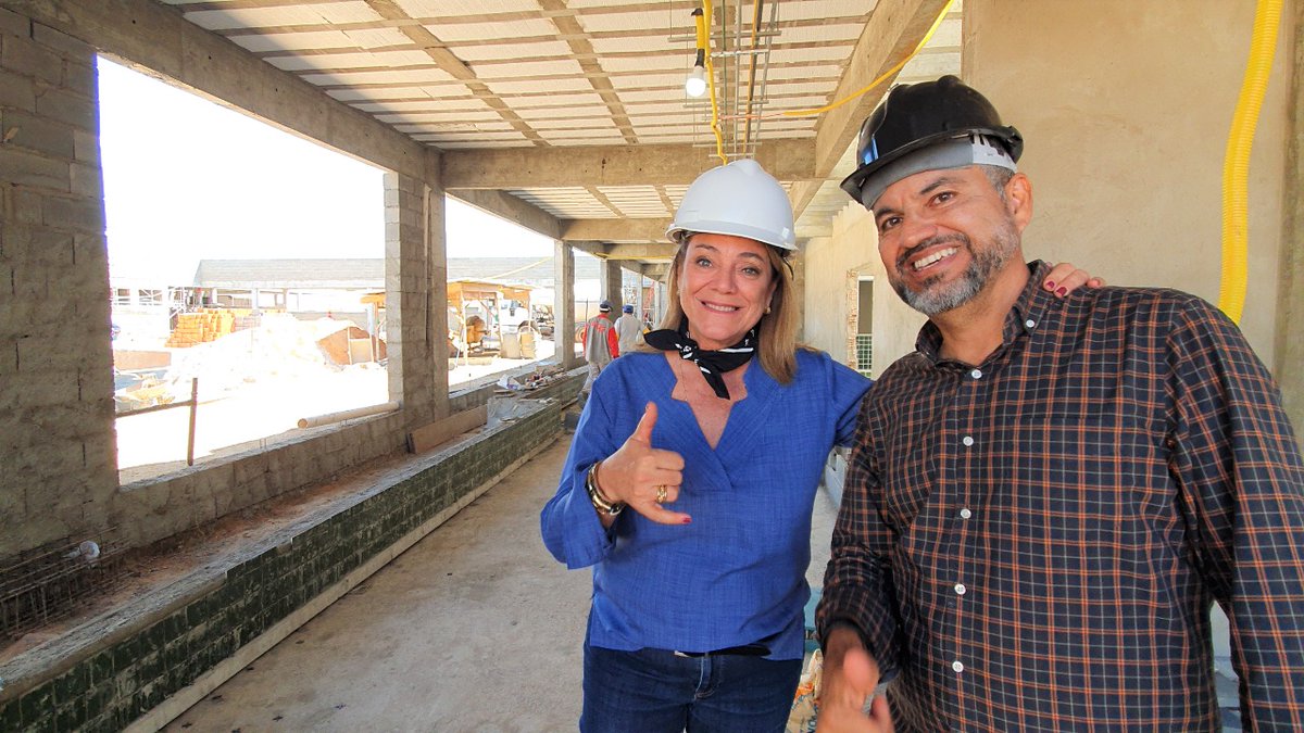 Sertao_Baiano's tweet photo. Vai Ficar Show: @FabiolaMansur_  e #ElmoVaz vistoriam obras de ampliação do Regional https://t.co/ONsuzkRGON Graças ao trabalho dessa dupla, Hospital vai ganhar unidade de tratamento do #câncer e mais de 100 novos leitos para salvar vidas e garantir atendimento digno à população. https://t.co/d8Ix36RfPN