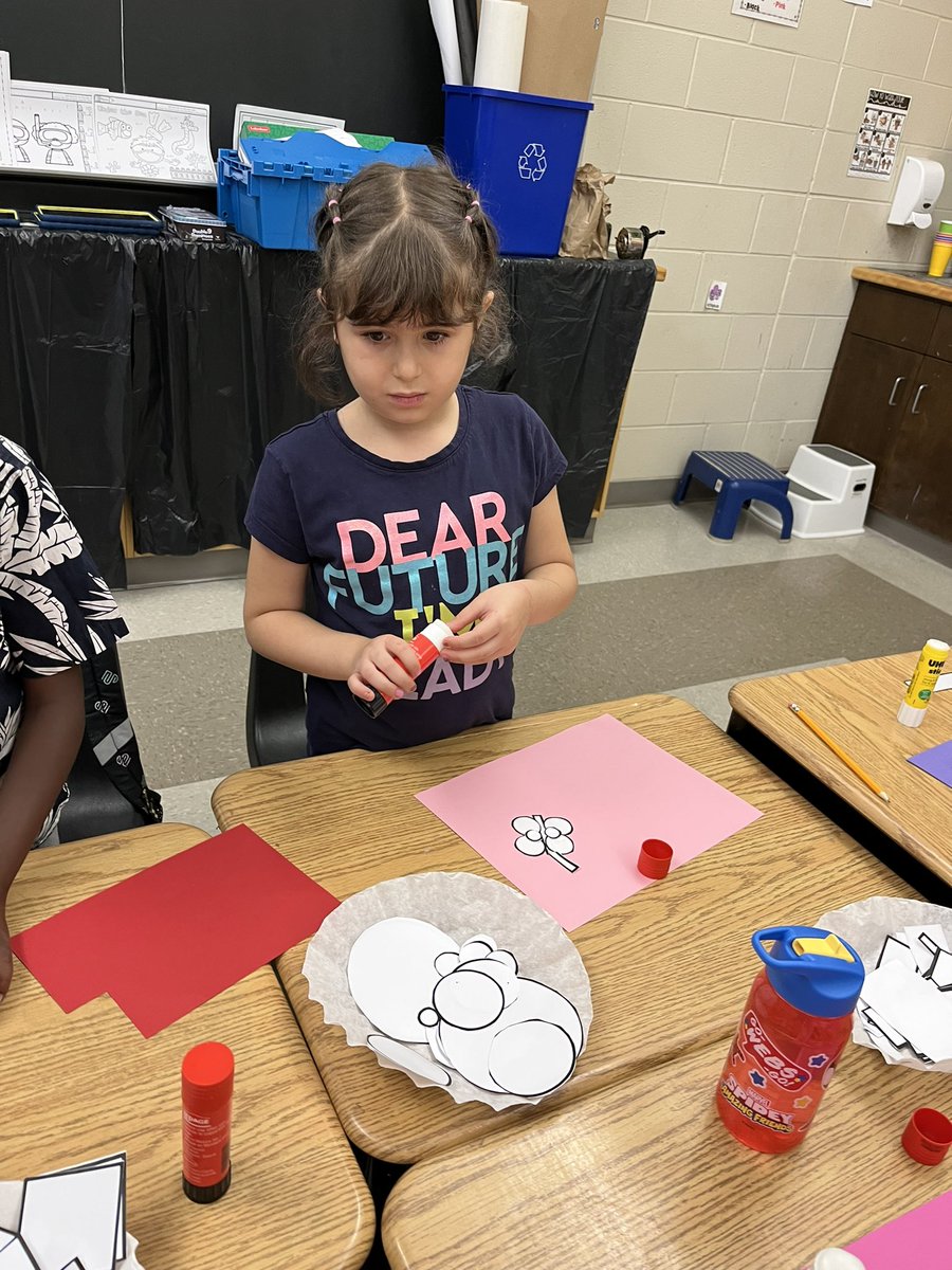 ms_browneECE's tweet photo. Using shapes to create pictures! #GECDSBSLP2022 @gecdsbpro @ClaraHowitt @BethAdlam https://t.co/sLrycTweuk