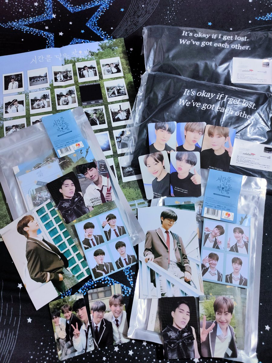 joiiieeee89's tweet photo. #wc_feedbacks
It came to fill the void 🥹 Timeless albums and Onewe shirts....Ang popogi talaga 😍😍 Super secured ng package and all came in tip top shape. May pabaon pang eggnog, trolli at mikmik ftw! Thanks mii 💕💕 @wheeiniecakes https://t.co/tT480hcknW