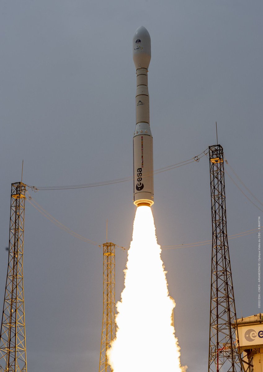 SimonettaCheli's tweet photo. Congratulations to all #VegaC teams on a successful launch!

The VEGA-C rocket just made it to space marking the start of a new phase for European launchers🚀
#VV21 https://t.co/vK4IVbCkBn