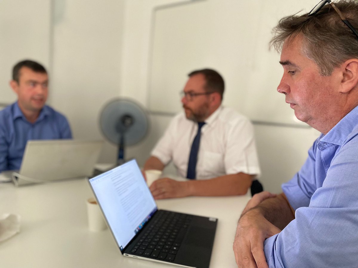 NewsTankEduc's tweet photo. Ce matin, les rédactions de @NewsTankEduc et @CampusMatin se réunissaient avec @DehanFrederic (@AssoDGS), José Morales (#AACUE) et Jérôme Mourroux (@EYnews) 📝
Au coeur des échanges, les nouvelles règles de responsabilité des ordonnateurs qui entrent vigueur en janvier 2023 https://t.co/rhgeFdxmlA