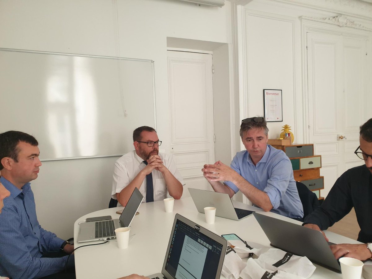 NewsTankEduc's tweet photo. Ce matin, les rédactions de @NewsTankEduc et @CampusMatin se réunissaient avec @DehanFrederic (@AssoDGS), José Morales (#AACUE) et Jérôme Mourroux (@EYnews) 📝
Au coeur des échanges, les nouvelles règles de responsabilité des ordonnateurs qui entrent vigueur en janvier 2023 https://t.co/rhgeFdxmlA