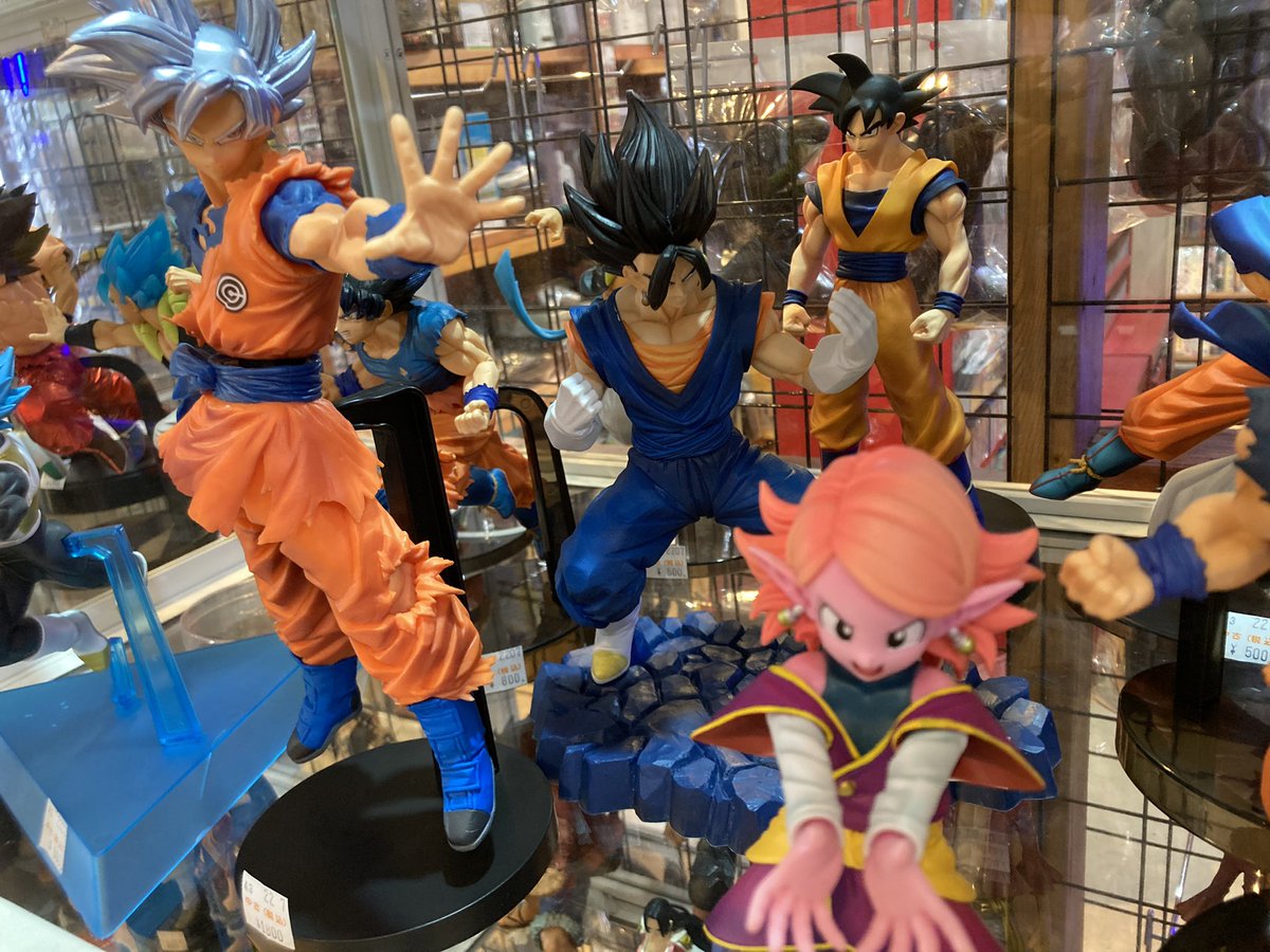 おもちゃアニメコーナーに新ショーケースができました😄フィギュアを手