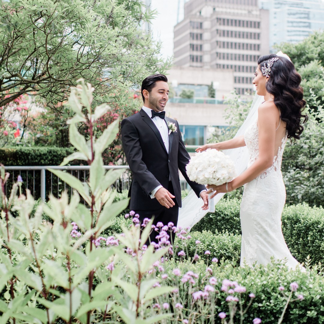 'I don't want to fall in love. I would rather grow in love.' No matter your wedding style, your big day will blossom in the hands of our talented events team. bit.ly/FW-Weddings 📷: instagram.com/belluxe.studios #yvrbride #fairmontwaterfrontweddings #wedluxe