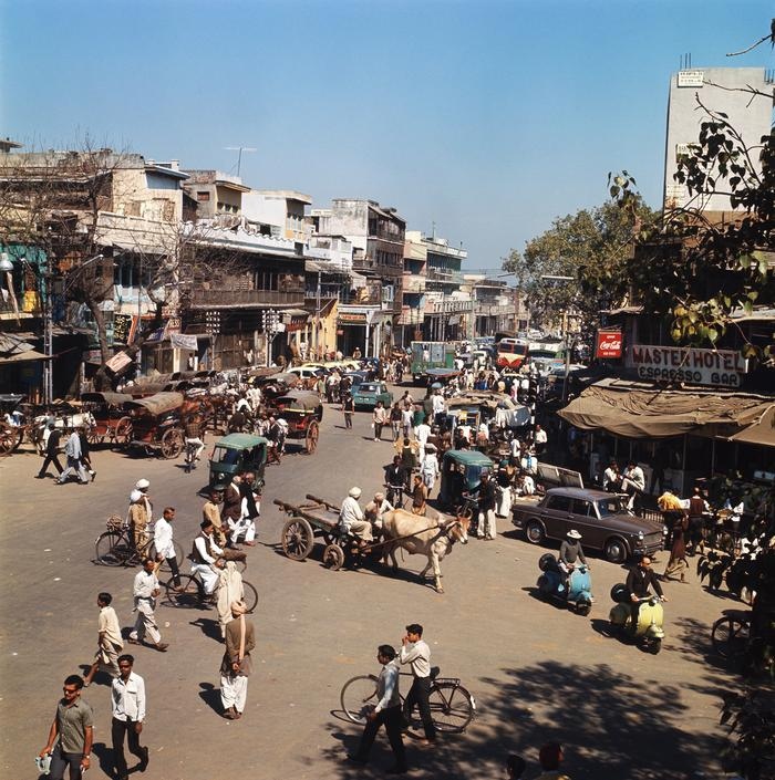 TheCHPF's tweet photo. Have you ever been to Kolkata? Kolkata is the seventh most populous city in India, with 4.5 million residents.

Image: "Photo of elevated view of city street, people riding carts and bikes, street vendors in background" by #GeorgeHunter, Kolkata, India. 

#The CHPF #Photography https://t.co/0kAenQIAq0