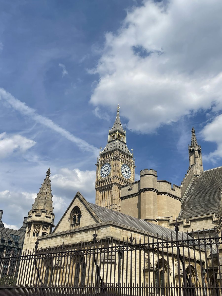 The heat may be crazy but what a beautiful sight this is. The Houses of Parliament are beautiful. Looking forward to the <a href="/Fededucation/">The Foundation for Education Development</a> National Education Consultation report launch 2022 #FedNEDR2022
