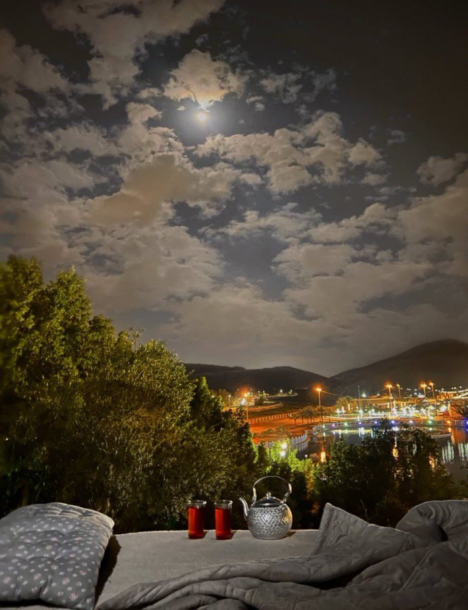 ونُعقد نحكي.