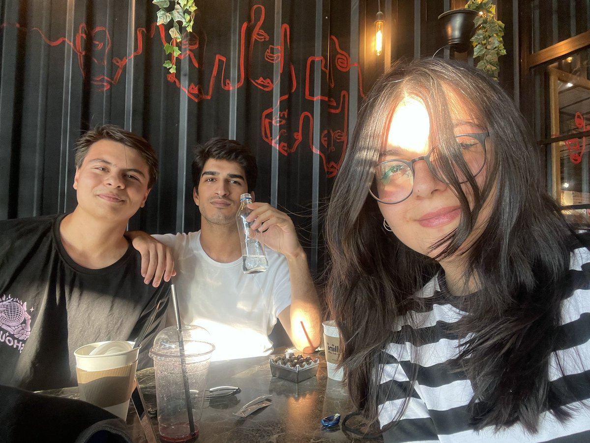 Arkadaşlar birisi tıpçı birisi hukukçu muhabbet hiç çekilmiyor napmalıyım <a href="/Nihatozdemiir/">Nihat Özdemir</a> <a href="/haklisinaybik/">aybik</a>