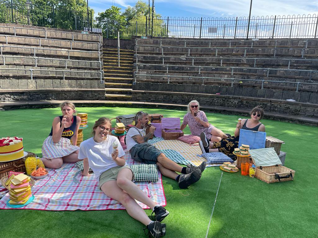 Womenandtheatre's tweet photo. Image of the #1000Threads team hard at work 🍦 ☀️ 😎 https://t.co/7OC8YvSizm
