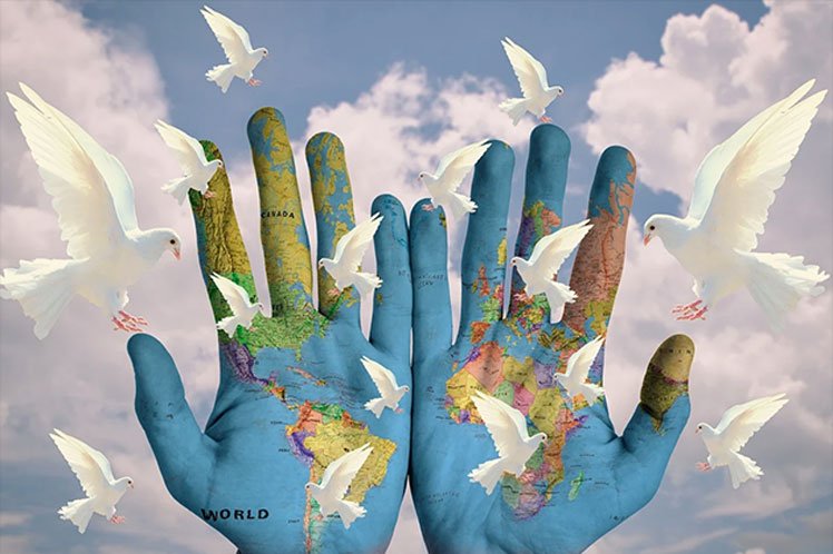 Nada es más valioso que la paz.. La paz es el punto de partida más básico para el progreso de la humanidad
#CubaPorLaVida 
#CubaPorLaPaz 
#VamosaConTodo
#Cuba 
#EliminaElBloqueo
<a href="/coto_valdes/">Angel Coto Valdés</a> <a href="/milviabhg/">Milvia Herrera Gonzalez</a> <a href="/DalynaGamez/">Dalyna Gámez</a> <a href="/YakelinCuello/">Yakelin cuello</a> <a href="/NiurkaVazquezL2/">Niurka Vazquez Lopez</a> <a href="/MariaVMorales66/">Maria Victoria</a>