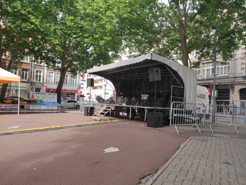 steph_bocquet's tweet photo. #Waiting4
Bal à #Moulins
Place Vanoenaecker
#Lille https://t.co/gdPMxcp8Pj
