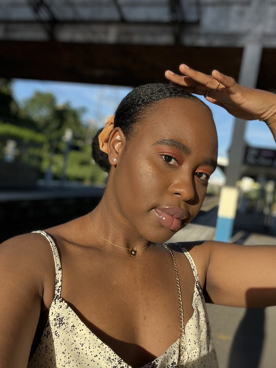 fdrucilia's tweet photo. Just for the glow ✨
#melaninpoppin #canicule2022 https://t.co/jaFrHI4cjN
