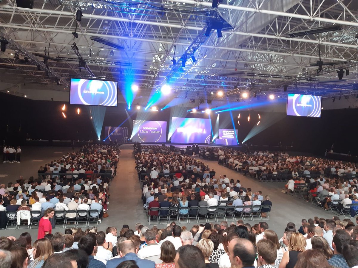 Seb_Larsonneur's tweet photo. 📸 Quelques images de la convention du @CA_Normandie, que j'ai eu le plaisir de coanimer avec notre incroyable administratrice @RgnierAudrey3 ! Encore merci à @PascalDelheure et Olivier Borel pour leur confiance, et à toutes les équipes qui ont œuvré pour en faire une réussite ! https://t.co/DL3Qmw5h9U