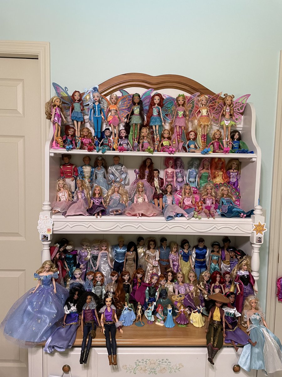 Gh0stly_Flower's tweet photo. My main doll shelves in my room - collection display✨💚✨
#monsterhigh #winx #winxclub #everafterhigh #bratz #bratzillaz #lolomg #omgtweens #projectmc2 #disney #disneyprincess #rapunzel #frozen #elsa #anna #cinderella #rainbowhigh #shadowhigh #dolltwt https://t.co/XgCLoArJCG