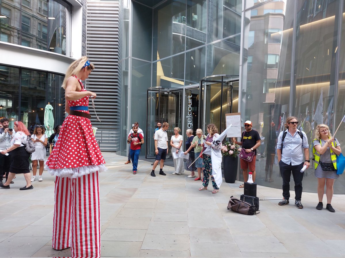 Thank you <a href="/BupaUK/">Bupa UK</a> for accepting our letter and gifts today! We at <a href="/CitizensUK/">Citizens UK</a> look forward to meeting with you to discuss paying #LivingWage4SocialCare to care workers and all others paid below the Real Living Wage!