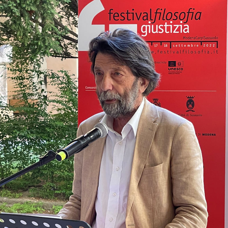 festivalfilo's tweet photo. Comitato Scientifico e Direttore Scientifico #festivalfilo22 #Borsari #Carnevali #Cacciari #Francesconi 25 voci nuove, quasi 200 appuntamenti #giustiziasociale #guerra #pace #tribunale #intergenerazionale #passioni #diseguaglianze #rinnovamento #pratiche https://t.co/5UAJ0JLwWU