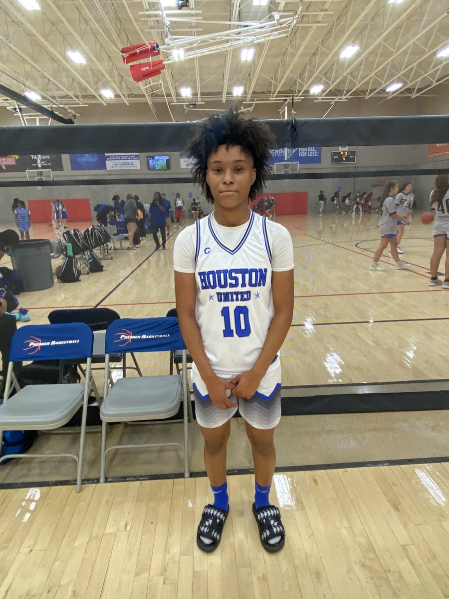 AssistReports's tweet photo. Danielle Ruffin 2024 Jersey Village HS
A cat quick guard that can fill it up and lock up 👀 She started the 1st half 2 for 3 from long distance. Which allowed her to touch the paint and find her teammates.  #NevelleJones #TheAssistReports https://t.co/BARSFtpbIg