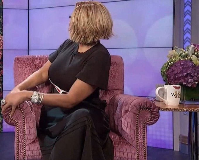 wHAT is GOING ON tweet media