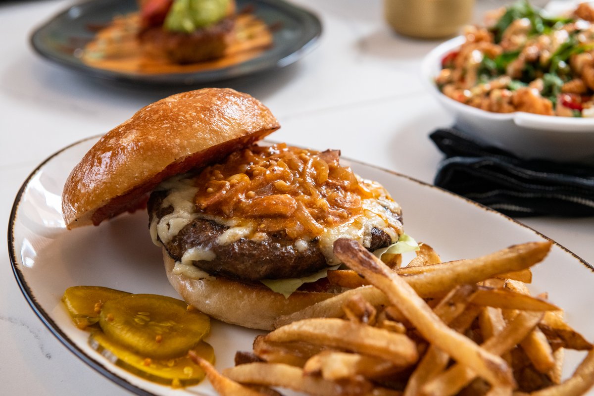 The Bulfinch Social is participating in Dine Out Boston and we could not be more excited! This newly designed modern brasserie features a fusion of New England comfort foods and French cuisine. What are you hoping to see on their #DineOutBoston menu?

📍: @theboxerboston