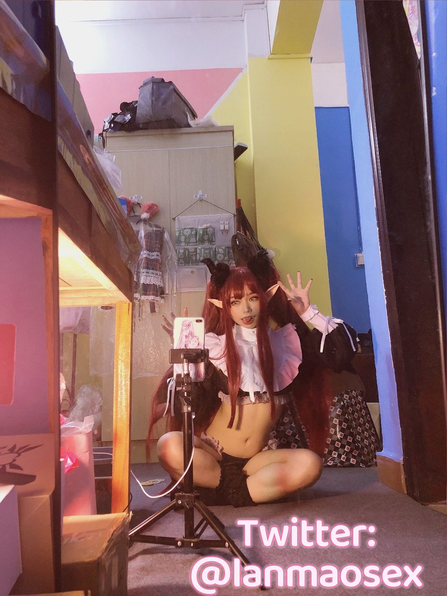 lanmaosex's tweet photo. 利兹啾终于来啦!正片已拍，后期修好发pyq https://t.co/jvBBdvfaEW