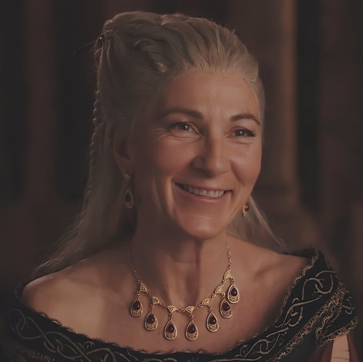 Eve Best Source tweet media