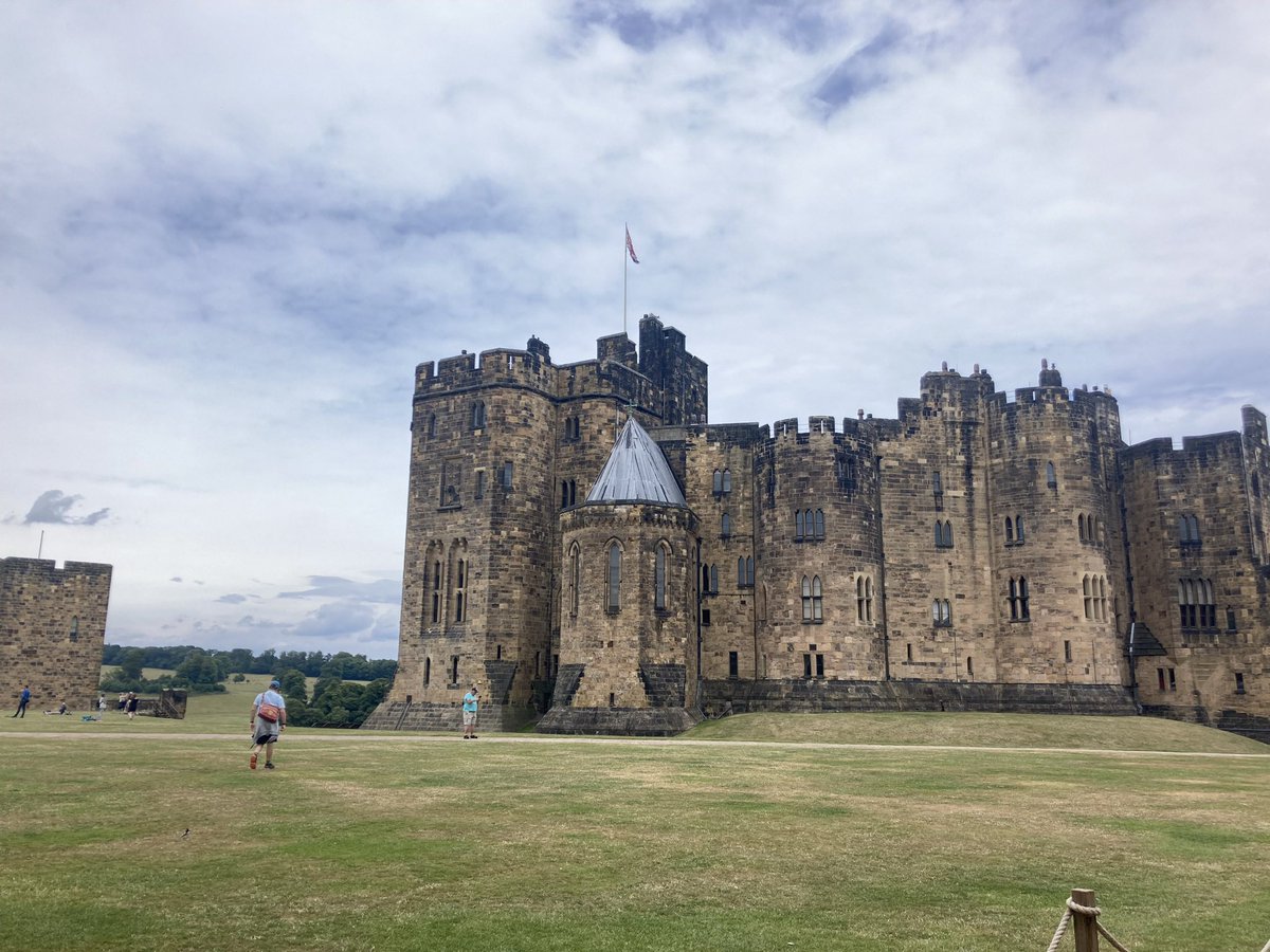 foodgrower's tweet photo. Yesterday’s #northumberland #campervanadventures included a trip to #druridgebay and then onto #alnwick including the castle. However the highlight was the #crazygolf at the #forgottengarden. @alnwickgarden Despite feeling terrible it was a draw! https://t.co/40QeML07kj