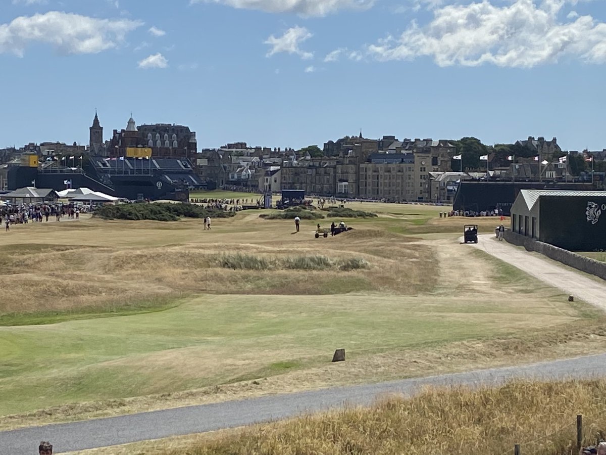 Rossini7520's tweet photo. @DannyP_72 It’s looking strong Danny…. Grass a bit brown but as expected https://t.co/ywbkg4loRB