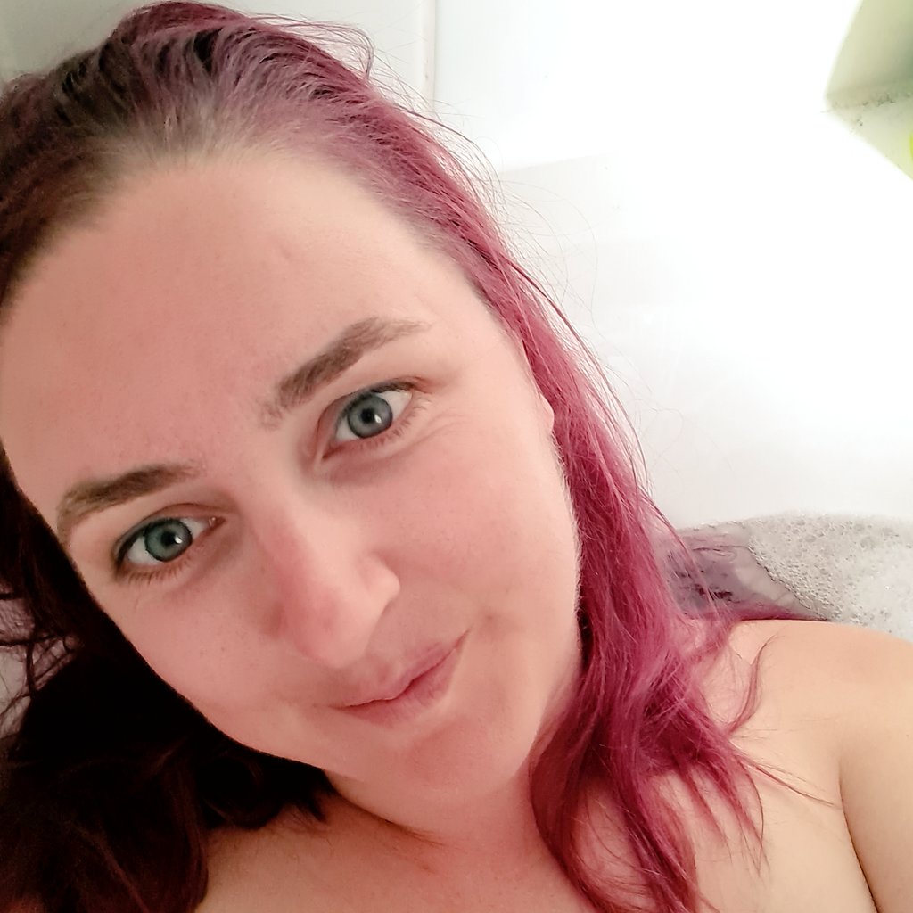 CharlieCavend13's tweet photo. Cool bath waiting for Sir x https://t.co/BDbZD8h2nA