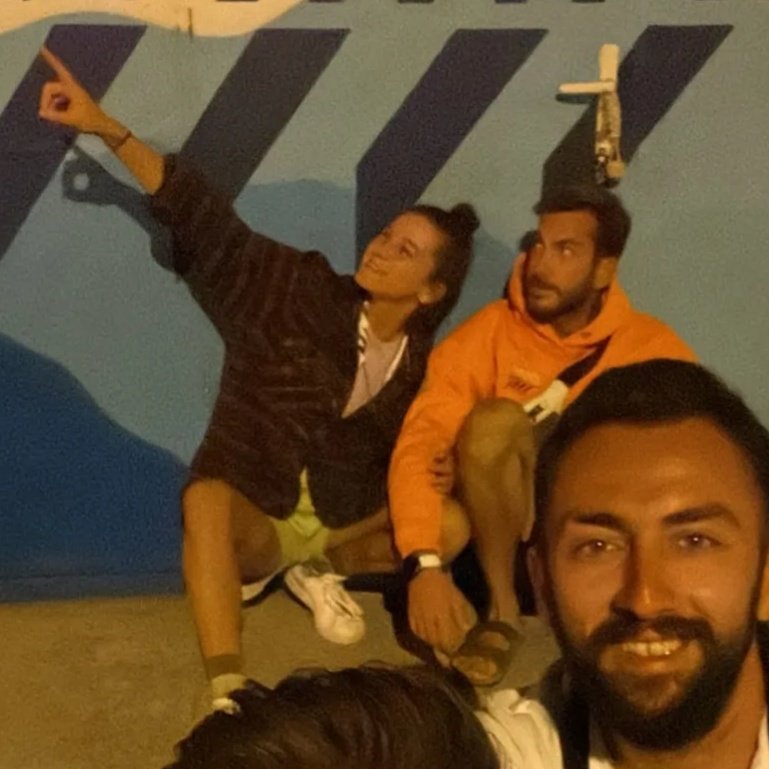 NisaogedayW's tweet photo. kolunu tutması bile güzel 😍 https://t.co/KA1yn7kpEx