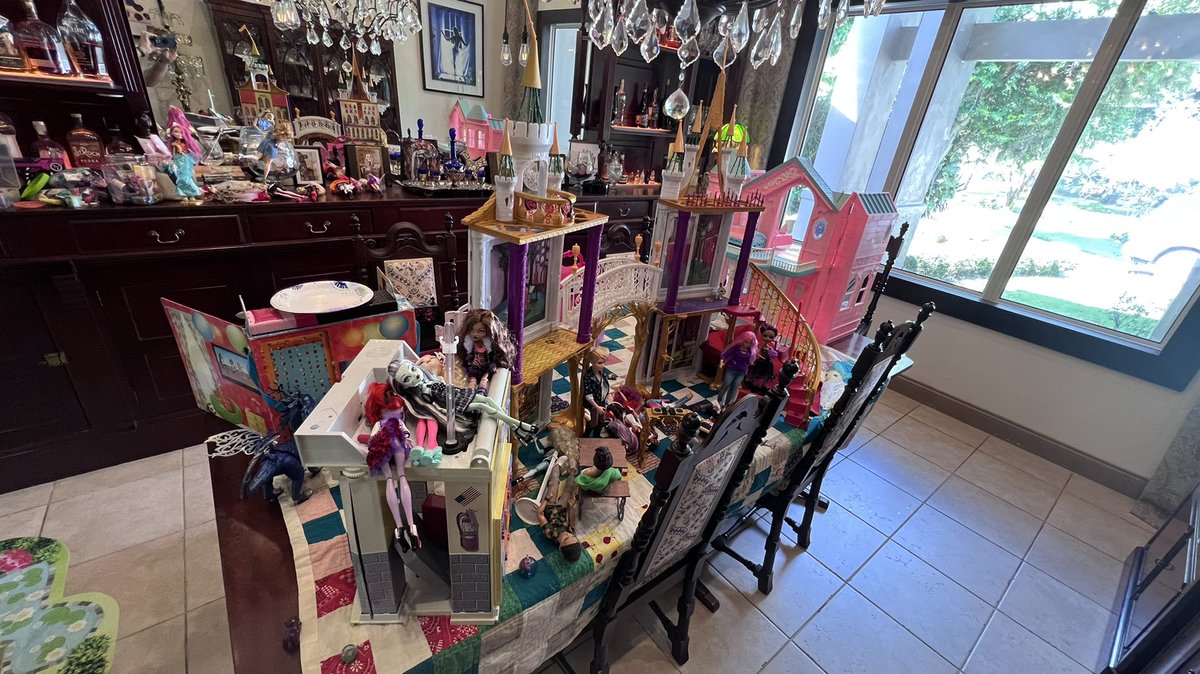 RUKEink's tweet photo. My kids approached me and my wife… “check out what we did”. “Mom don’t be mad will clean it up when we’re done” “Dad you’re gonna love it” YEP! #RUKElife #MakeBelive #StopandPlay https://t.co/UuvK1phxI7