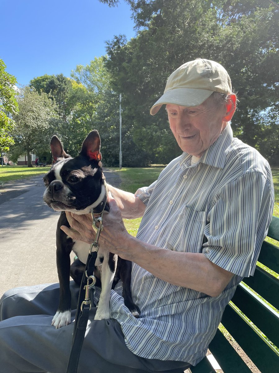 EHugobt's tweet photo. A lovely stroll round the park and a slice of sunshine chatting on the bench with my buddy Terry doing our @wag_company pet therapy weekly visit #pettherapy #Happiness https://t.co/zQO1IbMY8D