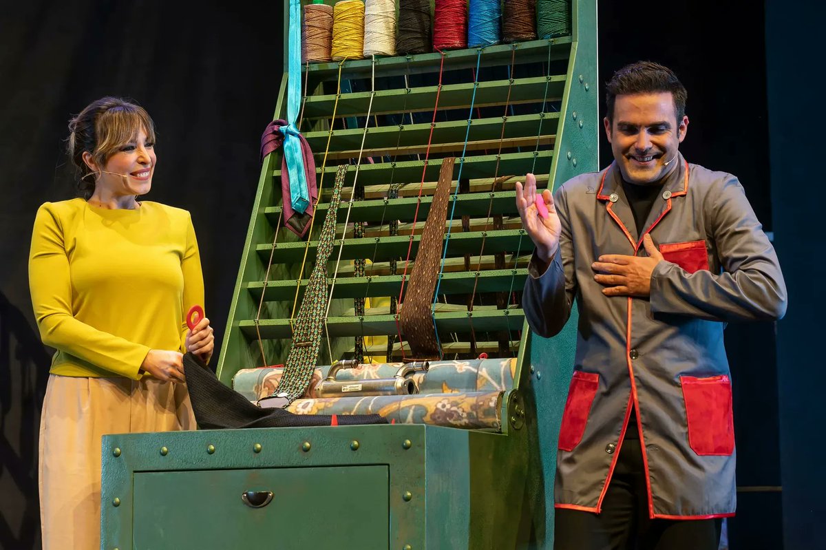🟢 Vuelven las corbatas, el humor y la música de #LuisAguilé... ¡Vuelve la comedia musical #EsUnaLataElTrabajar! Con <a href="/giselaoficial/">Gisela</a> <a href="/NaimThomas/">Naim Thomas</a> <a href="/anaconca/">Ana Conca</a> @_OscarRamos_ <a href="/Pauverpuc/">Pau Vercher</a> #MamenMengó y #JoséMontesinos 
Del 19 de octubre al 13 de noviembre
👔 bit.ly/LataTrabajarMu…