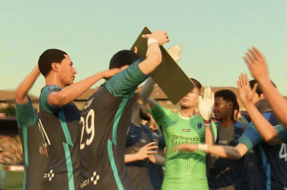 FcBild's tweet photo. Glückwunsch an #ParisFC zur #Ligue2-Meisterschaft. #Bild hat noch mal die schönsten Bilder der Meisterfeier. https://t.co/JoeFoQBhAq