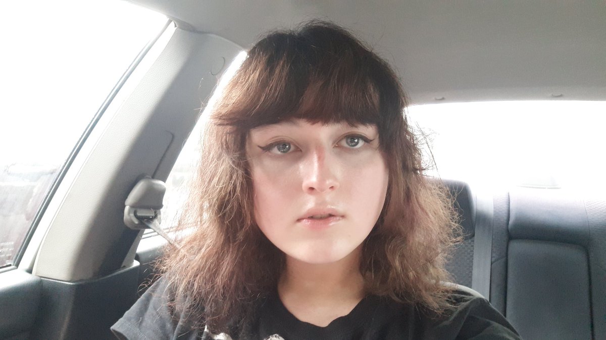 RavenTheGhost_'s tweet photo. it's raining outside 🙃 https://t.co/1SrW3Bef45