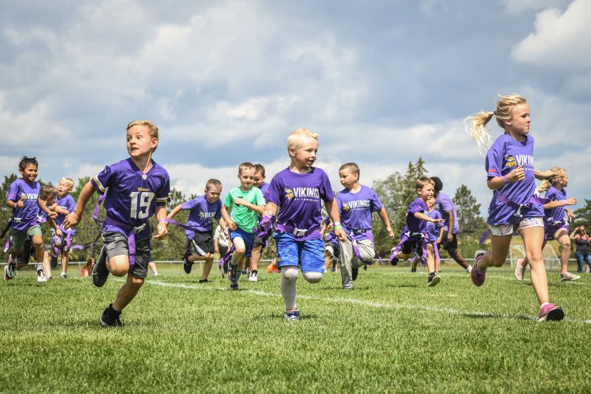 BemidjiSports's tweet photo. FOOTBALL: Minnesota Vikings, Brian Leonhardt host energetic youth camp in Bemidji https://t.co/2TAFBn4mfw https://t.co/Ist0pF0Asd