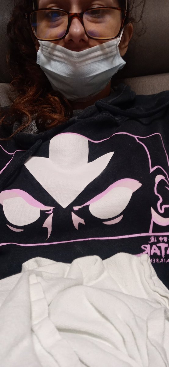 gypsyqueenlyss's tweet photo. @ArtKittweetz @GlitchySkunk Love this Katara art!(wearing my "Avatar state' Aang hoodie rn, small 🌎! https://t.co/mF4firJrpT