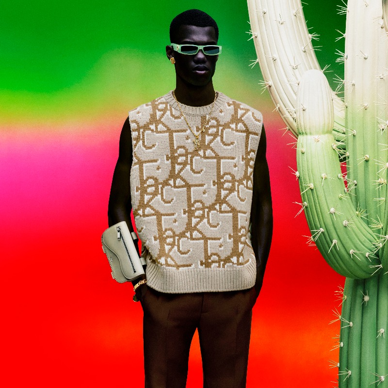 Dior's tweet photo. Reworking the Dior Oblique motif and including 70s vibe tailoring, among its other must-haves the #CactusJackDior capsule reinvents the iconic 'Dior Saddle' bag with a handle and introduces the 'B713' sneaker with CD Diamond detailing.