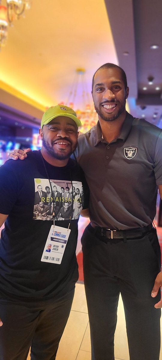 ANTrepreneur3's tweet photo. One of the best WRs in Baltimore "city school" history... also the most humble! My dawg #ShellBell // @SheldonBell_ // he will never admit it but I used to strap him in practice ๐คฃ https://t.co/qVDNlqQwsS
